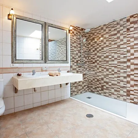 Splendid Puerto Del Carmen 4 Bedrooms Heated Pool Marica Centre Of Location * Puerto del Carmen (Lanzarote)